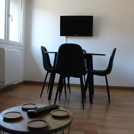 Isard, Wifi Et Parking Gratuit, Navette Gratuite Au Pied De La Résidence, Possibilité Forfait Ménage Et Location Linge De Lit Et Toilette, à 10 Minutes à Pied Du Centre Apartamento *
